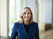 Es ist Bundesgesundheitsministerin Nina Warken im Portrait zu sehen.