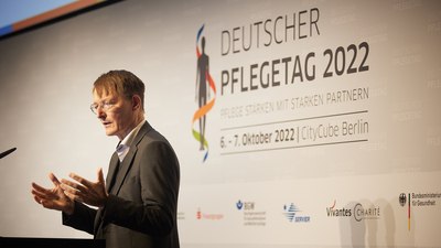Bundesgesundheitsminister Prof. Karl Lauterbach bei seiner Rede zur Eröffnung des Deutschen Pflegetags 2022.
