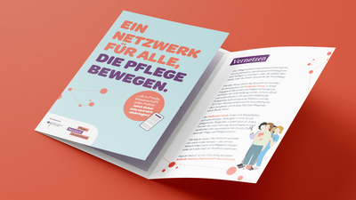 Ein Flyer mit dem Titel „Ein Netzwerk für alle, die Pflege bewegen“ auf dem Cover, mit abstrakten Motiven und Icons. Im Inneren sind Text und eine Illustration von drei Personen zu sehen. Der Hintergrund ist ein orange-roter Farbverlauf.