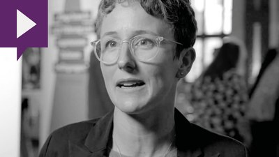 Schwarz-Weiß-Porträt von Dr. Sarina Strumpen